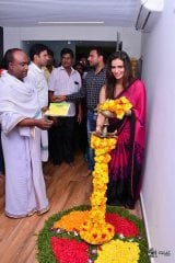 Meenakshi Dixit Launches Naturals Salon at Vijayawada
